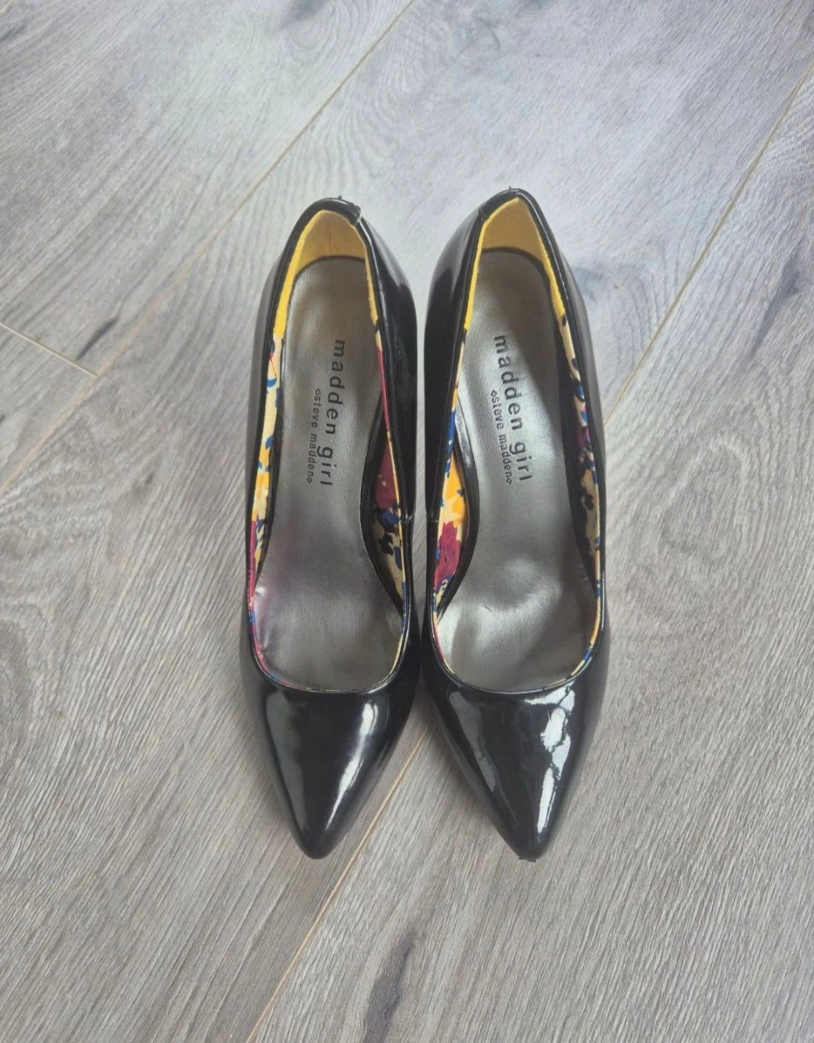 Madden Girl by Steve Madden black patent pumps with floral lining size 37 – photo 3